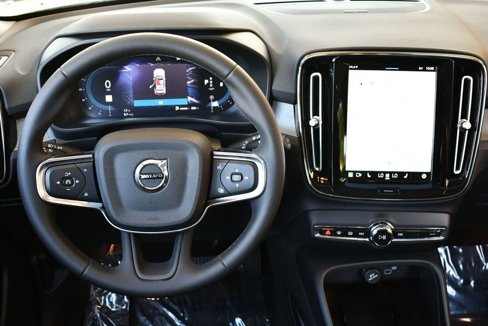 Used 2024 Volvo XC40 B5 Plus image 45