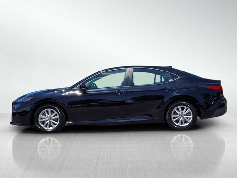 Used 2025 Toyota Camry LE image 7