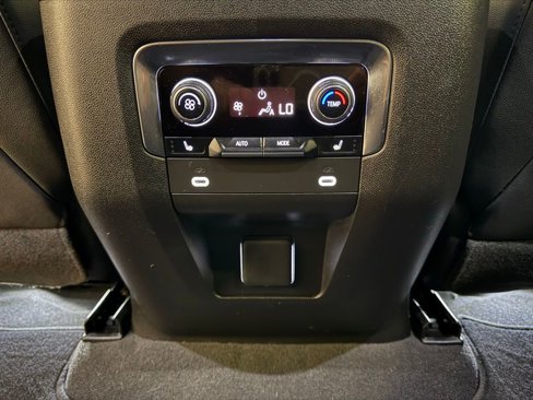 Used 2023 Chevrolet Suburban RST w/ Luxury Package image 33