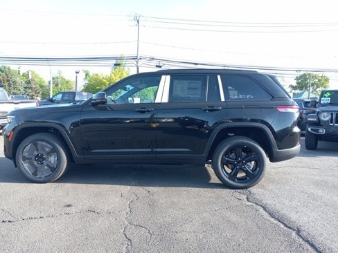 New 2025 Jeep Grand Cherokee Limited w/ Luxury Tech Group II image 4