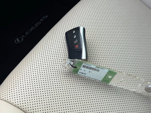 Used 2020 Lexus ES 300h w/ Premium Package image 38