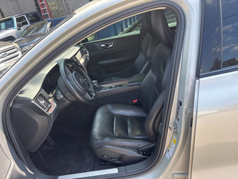 Used 2021 Volvo S60 T5 Momentum image 8