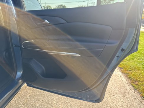Used 2025 Chevrolet Traverse LT image 21