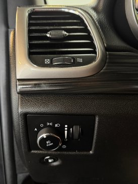 Used 2019 Jeep Grand Cherokee Altitude image 15
