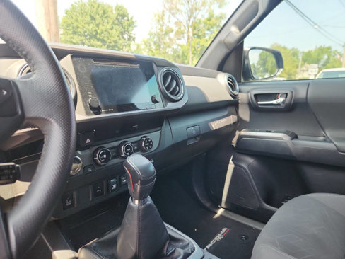 Used 2018 Toyota Tacoma TRD Off-Road image 10