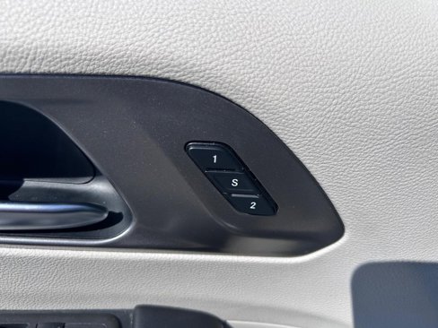 Used 2022 Chrysler Pacifica Touring-L image 20