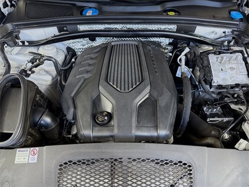 Certified 2024 Porsche Macan image 25