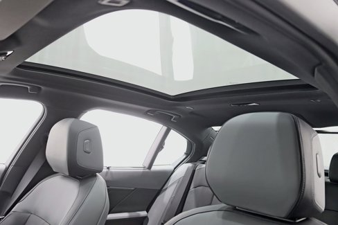 Used 2026 BMW 550e xDrive w/ Executive Package image 35