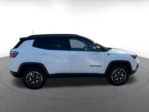 Used 2025 Jeep Compass Trailhawk image 15