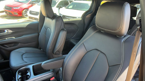 New 2026 Chrysler Voyager LX image 18