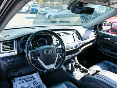 Used 2019 Toyota Highlander XLE image 11