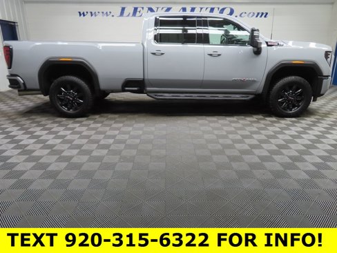 Used 2025 GMC Sierra 2500 AT4 image 2