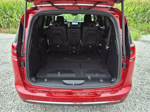 New 2026 Chrysler Pacifica Select image 30