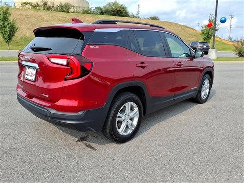 Used 2024 GMC Terrain SLE w/ Driver Convenience Package image 4