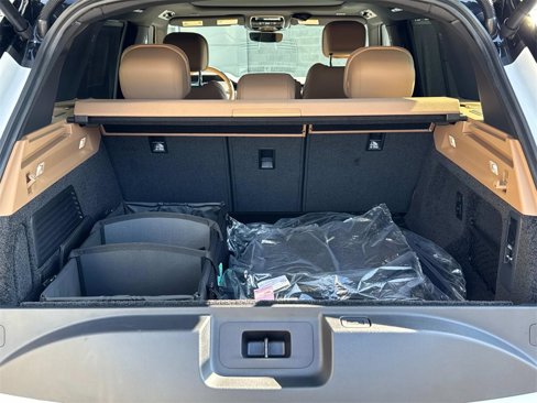 New 2025 Land Rover Range Rover SE image 6