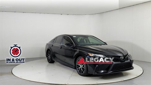 Used 2023 Toyota Camry SE image 1