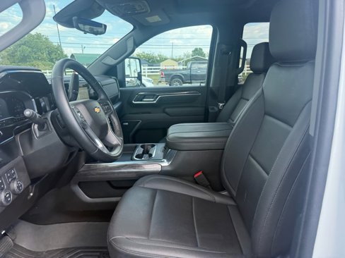 Used 2025 Chevrolet Silverado 2500 LTZ w/ LTZ Premium Package image 9