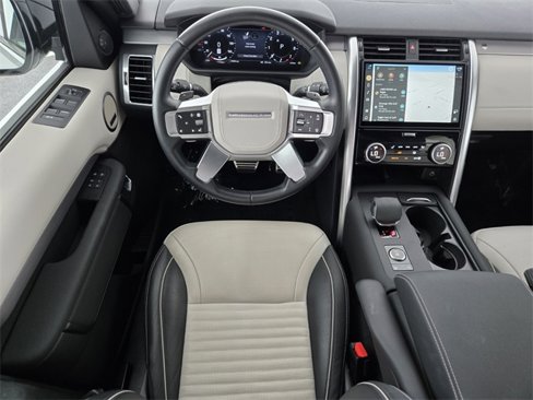 Certified 2024 Land Rover Discovery Dynamic SE image 12