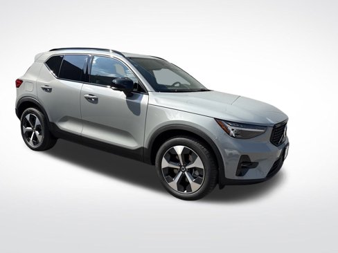New 2026 Volvo XC40 B5 Plus w/ Protection Package Premier image 7