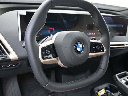 New 2026 BMW iX xDrive45 image 10