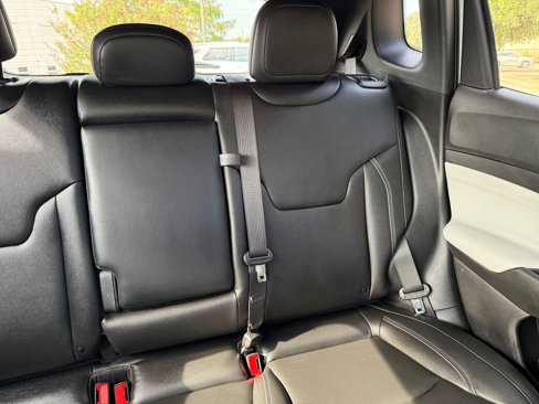 Used 2025 Jeep Compass Limited image 62