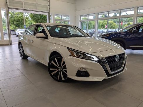Certified 2022 Nissan Altima 2.5 Platinum image 1