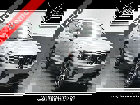 New 2025 Volvo XC40 B5 Core image 1