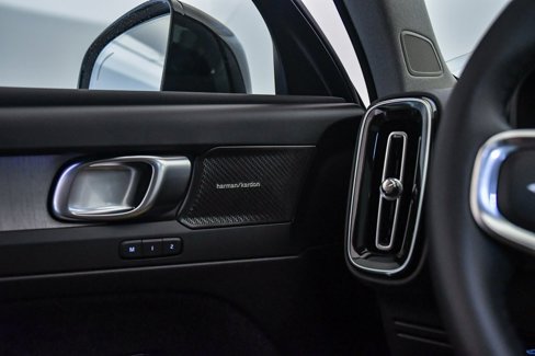 Certified 2025 Volvo XC40 B5 Ultra w/ Climate Package image 28