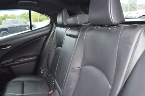 Used 2019 Lexus UX 200 image 23