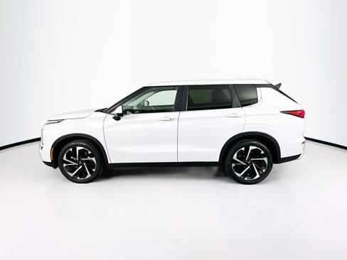 Used 2024 Mitsubishi Outlander SE image 4