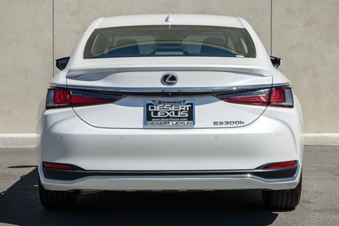 Used 2025 Lexus ES 300h w/ Luxury Package image 4