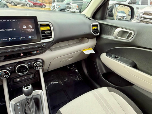 Used 2024 Hyundai Venue SEL image 20