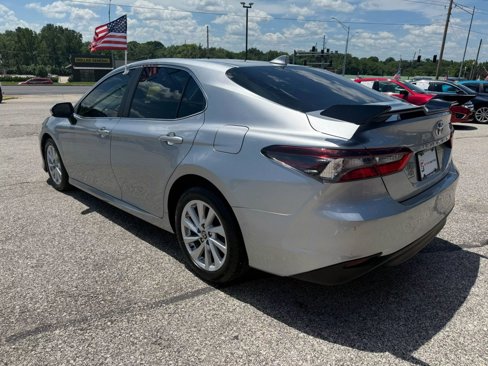 Used 2022 Toyota Camry LE image 5