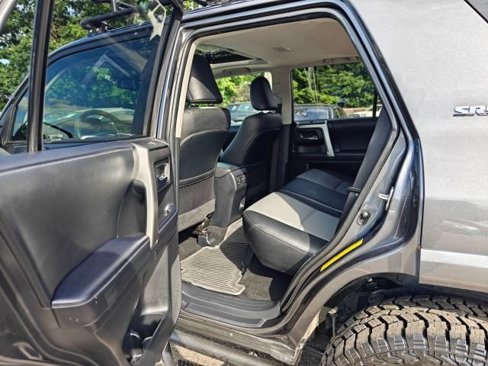 Used 2022 Toyota 4Runner SR5 Premium image 23