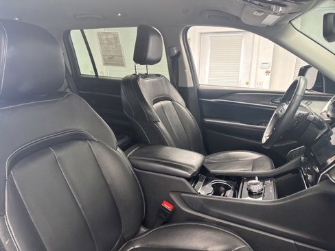 Used 2022 Jeep Grand Cherokee L Limited image 10