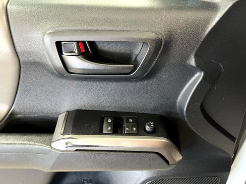 Used 2020 Toyota Tacoma SR5 image 24
