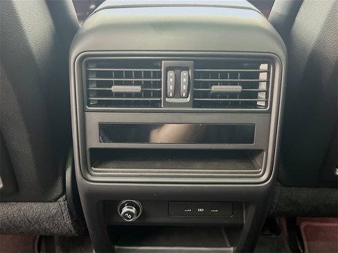 Used 2025 Porsche Cayenne image 27