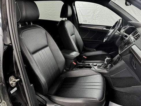 Used 2023 Volkswagen Tiguan SE R-Line image 12
