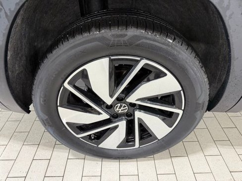 Certified 2025 Volkswagen Atlas SE image 32