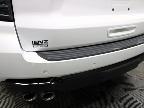 Used 2025 Chevrolet Suburban Z71 image 46