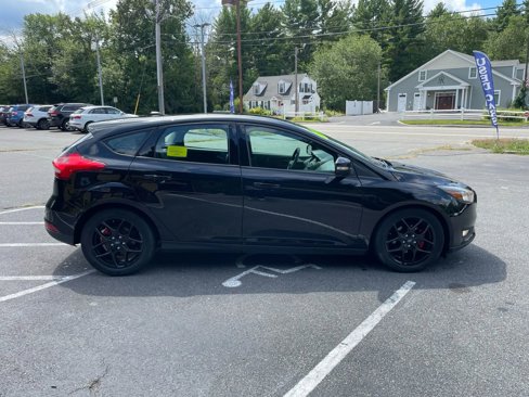 Used 2016 Ford Focus SE w/ Equipment Group 201A image 4