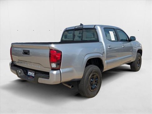 Used 2018 Toyota Tacoma SR image 5