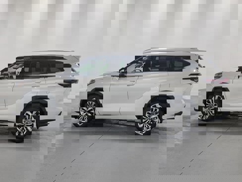New 2025 Toyota Highlander Platinum image 4