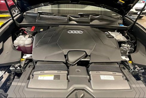 Certified 2025 Audi Q8 Premium image 10