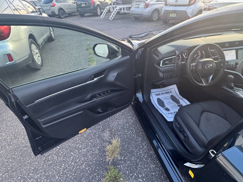 Used 2018 Toyota Camry LE image 11
