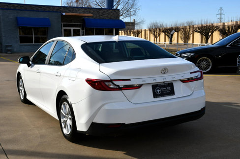 Used 2025 Toyota Camry LE image 5