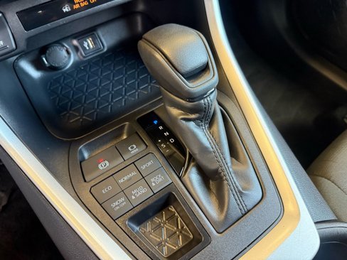 Used 2025 Toyota RAV4 XLE image 29