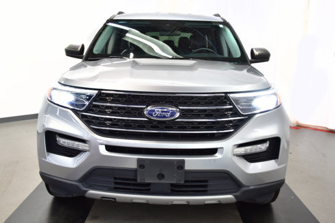Used 2024 Ford Explorer XLT w/ Equipment Group 202A image 3