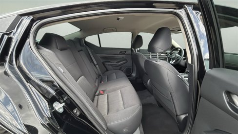 Used 2025 Nissan Altima 2.5 SV image 11