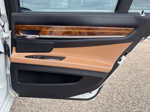 Used 2014 BMW 750i xDrive image 21